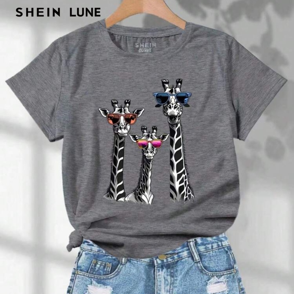 BRAND NEW SHEIN Giraffe Tee 🦒